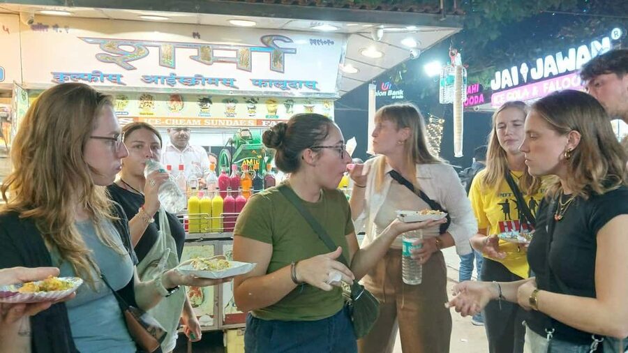 Mumbai Street Food Tour with Evening Bazaar Walk - Chowpatty Beach Starts With Sunset and Vegetarian Snacks