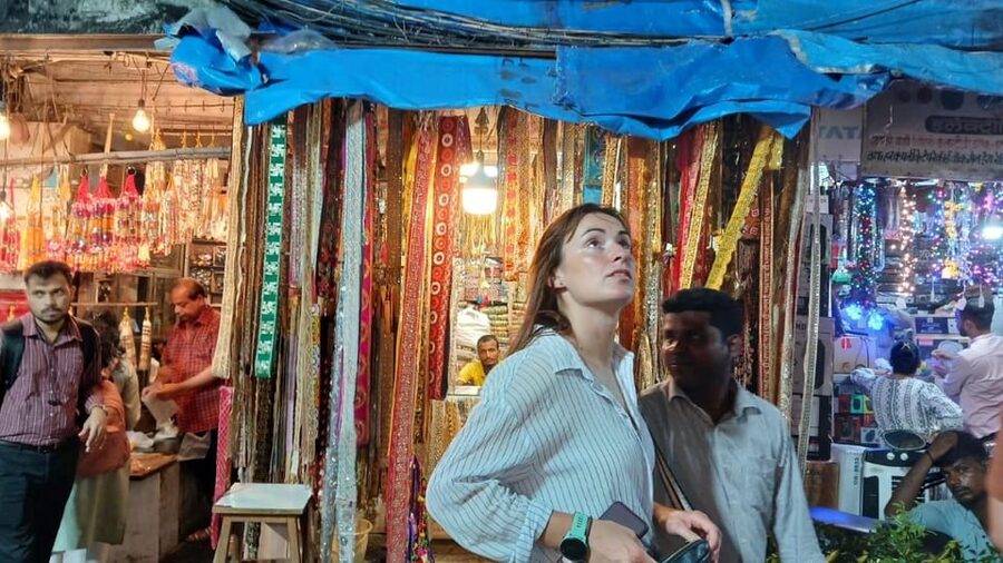 Mumbai Street Food Tour with Evening Bazaar Walk - Who Should Book This Evening Experience?