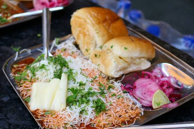 Mumbai Street Food Tour with Sunset View - What the guide adds to the evening