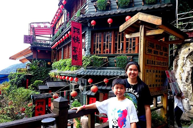 N113 Jingtong Station Pingxi Old Street Jiufen Old Street Keelung Miaokou Night Market Day Tour (10h) - What the price includes, and what it does not