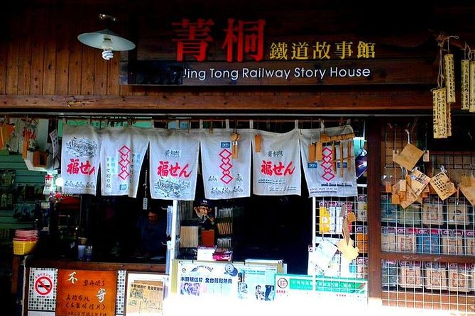 N113 Jingtong Station Pingxi Old Street Jiufen Old Street Keelung Miaokou Night Market Day Tour (10h) - Who should book this private day tour