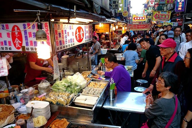 N113 Jingtong Station Pingxi Old Street Jiufen Old Street Keelung Miaokou Night Market Day Tour (10h) - The Sky Lantern Police Station and its evening lights