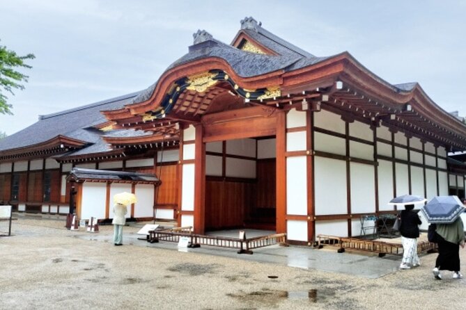 Nagoya Castle and Local Flavor Samurai Tales and Street Food Walk - Why this castle-to-food route works