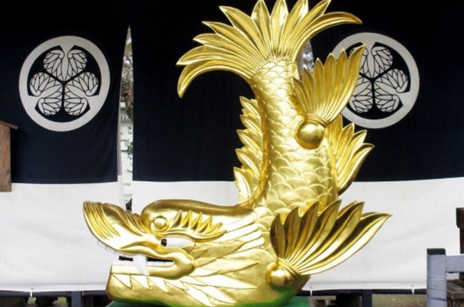 Nagoya Castle and Local Flavor Samurai Tales and Street Food Walk - Golden shachihoko and the Tokugawa connection