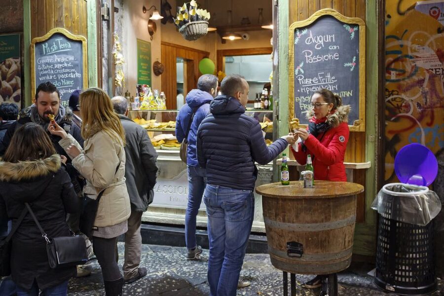 Naples: City and Street Food Market - Starting at Piazza Municipio and Maschio Angioino