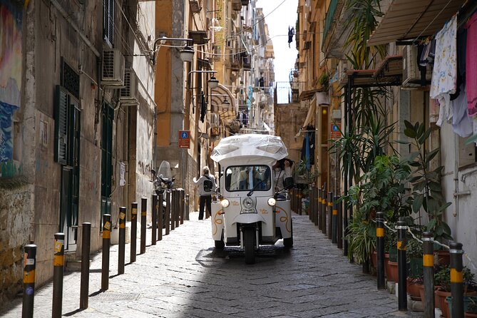 Naples in Tuk Tuk between Panoramas and History and Street Food - Why a tuk tuk works well in Naples