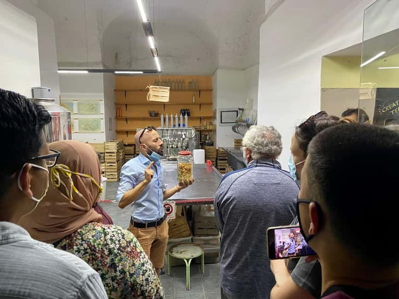 Naples: Old City Center Street Food Tour with Spritz - San Gregorio Armeno and the craft of the presepe