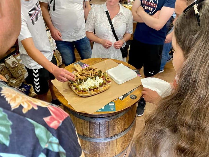 Naples: Street Food and Guided Sightseeing Walking Tour - Via dei Tribunali and the old city streets
