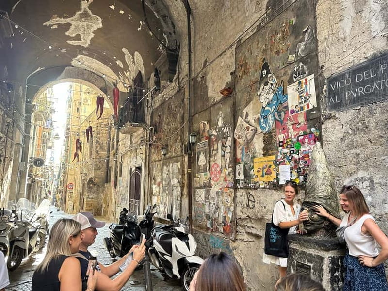 Naples: Street Food and Guided Sightseeing Walking Tour - The guide makes the difference