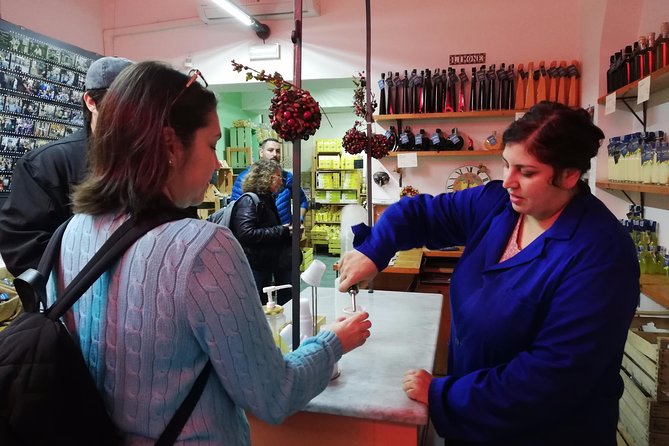 Naples: Street Food and Sightseeing Tour with Local Expert - San Gregorio Armeno and Naples in fried form