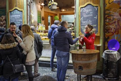 Naples Street Food Experience with local guide – Small Group Tour