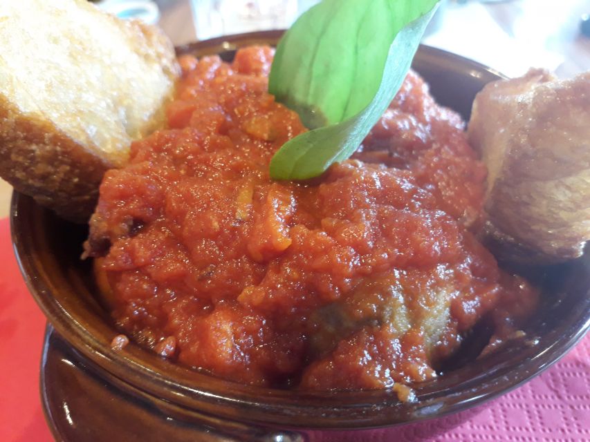 Naples Street Food Scene Tour: Small-Group Tasting Adventure - Pizza a portafoglio, the local favorite