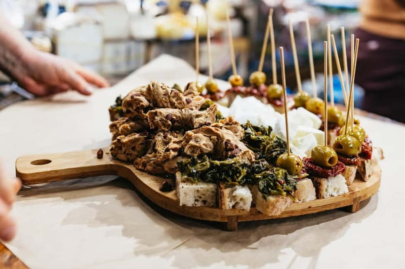Naples: Street Food Walking Tour with Local Guide - What the guides add to the walk