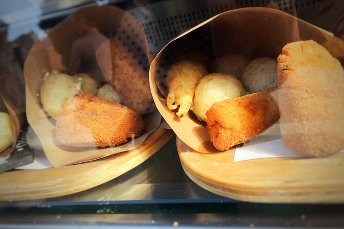Naples' Ultimate Street Food Tour - Small Group by Do Eat Better - Pasta with ragù in the university district