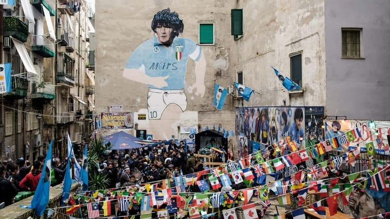 Naples Walking Food Tour: Street Food and Maradona Murales - Why this short Naples walk works