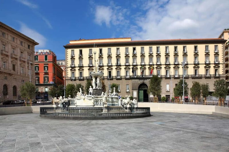 Naples Walking Food Tour: Street Food and Maradona Murales - What the two-hour pace feels like