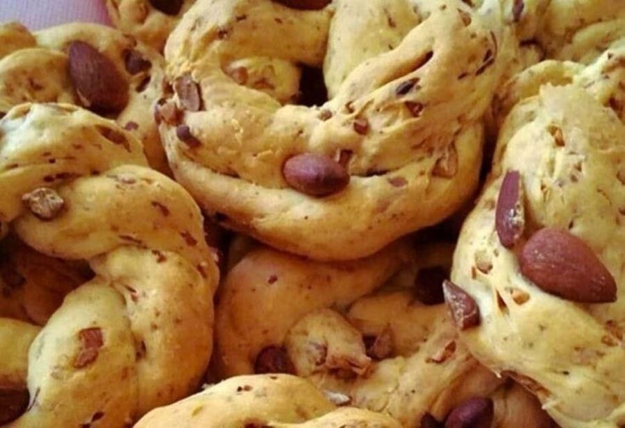 Napoli street food walking tour - Starting at Piazza del Plebiscito and Gran Caffè Gambrinus