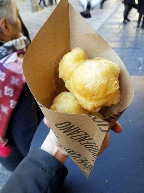 Napoli street food walking tour - Pignasecca Market and the freshest stop