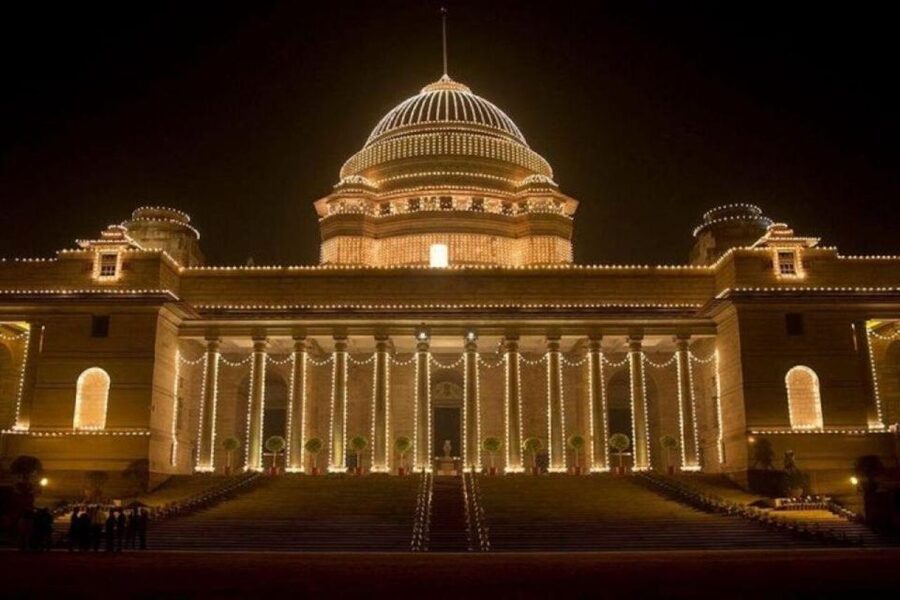 New Delhi: Local Evening Tour with Indian Street Food - Connaught Place, Shops, Food, and City Life