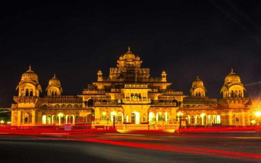 New Delhi: Local Evening Tour with Indian Street Food - Dilli Haat and Regional India in One Market