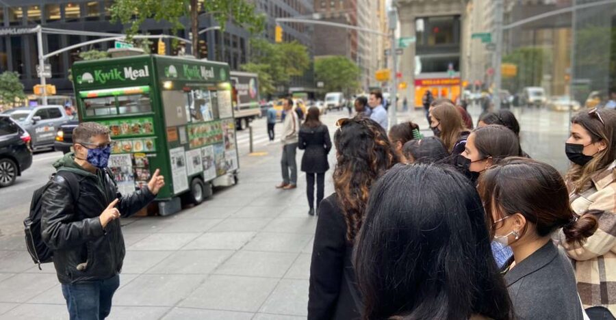 New York: Midtown Manhattan Street Food Walking Tour - The tasting route: six small meals from Midtown carts