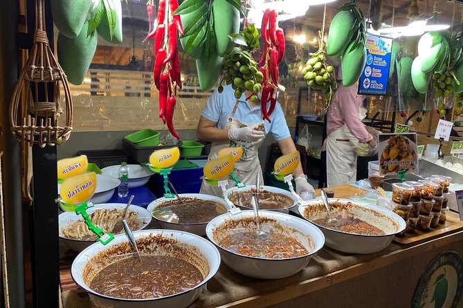 Night life in Bangkok - Jodd Fairs Train Night Market(Joint) - Food first, shopping second