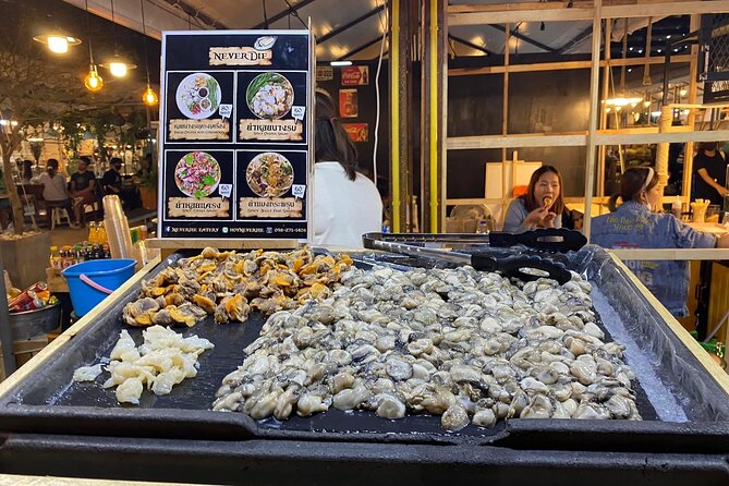 Night life in Bangkok - Jodd Fairs Train Night Market(Joint) - Who will get the most from this tour