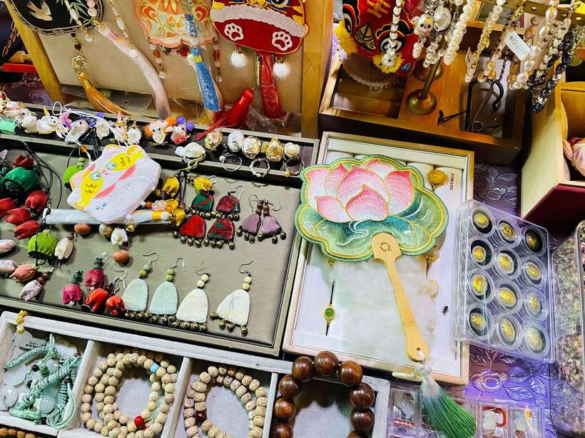 Night Market Haggling Adventure with an English Guide! - What the $68 price really covers