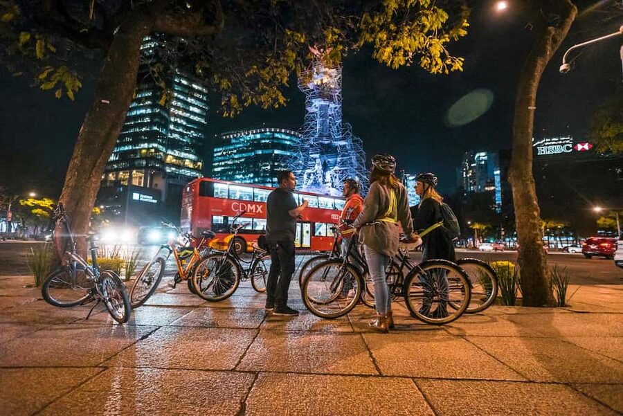 Night Street Food Bike Tour Mexico City - Reforma and elote after dark