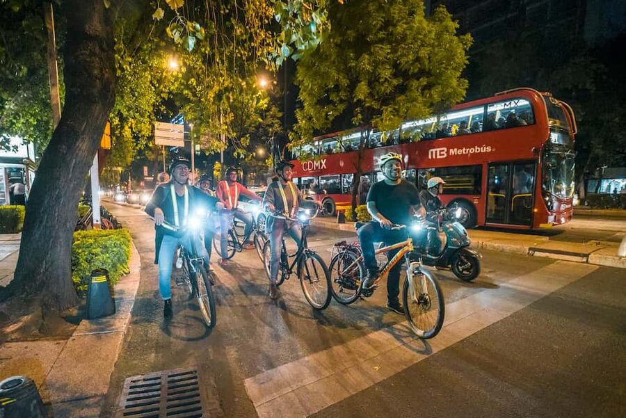 Night Street Food Bike Tour Mexico City - Meeting at Tortas Al Fuego in Condesa