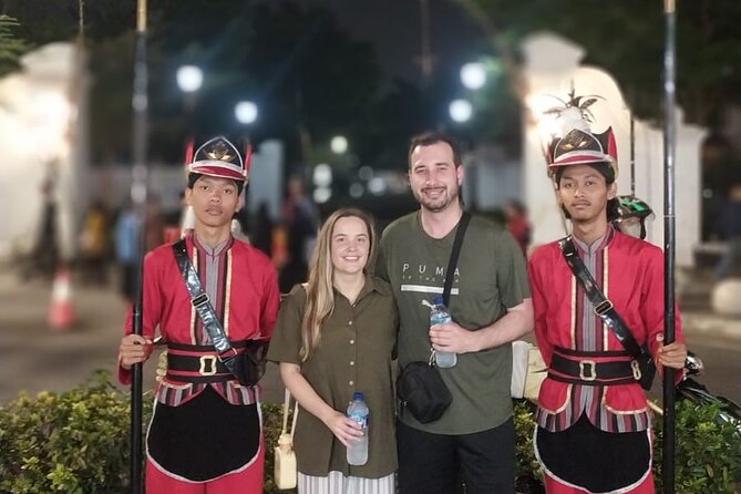 Night Walking Tour-Malioboro street food with guide at Yogyakarta - Malioboro’s famous bamboo-shoot lumpia
