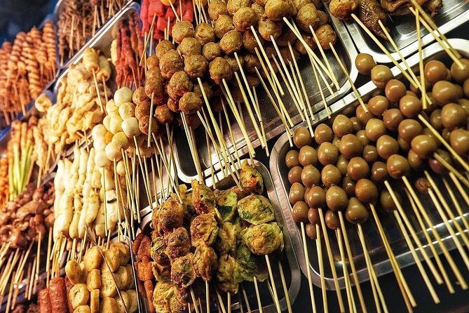 Night Walking Tour-Malioboro street food with guide at Yogyakarta - Beringharjo Market brings fruit, herbs, and spices