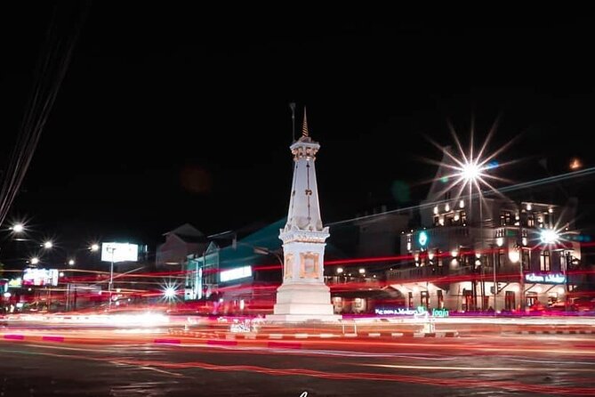 Night Walking Tour-Malioboro street food with guide at Yogyakarta - A becak ride around the palace gates