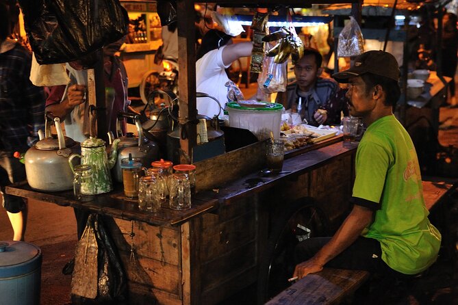 Night Walking Tour-Malioboro street food with guide at Yogyakarta - Charcoal coffee and jajanan pasar near the station