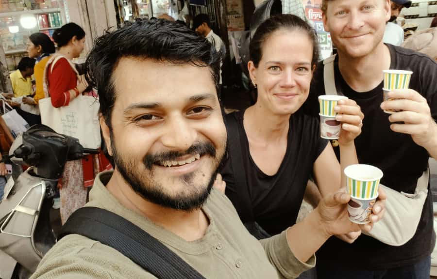 Old Delhi: 3-hour Street Food Tour - Gurudwara Sis Ganj and the meaning of langar