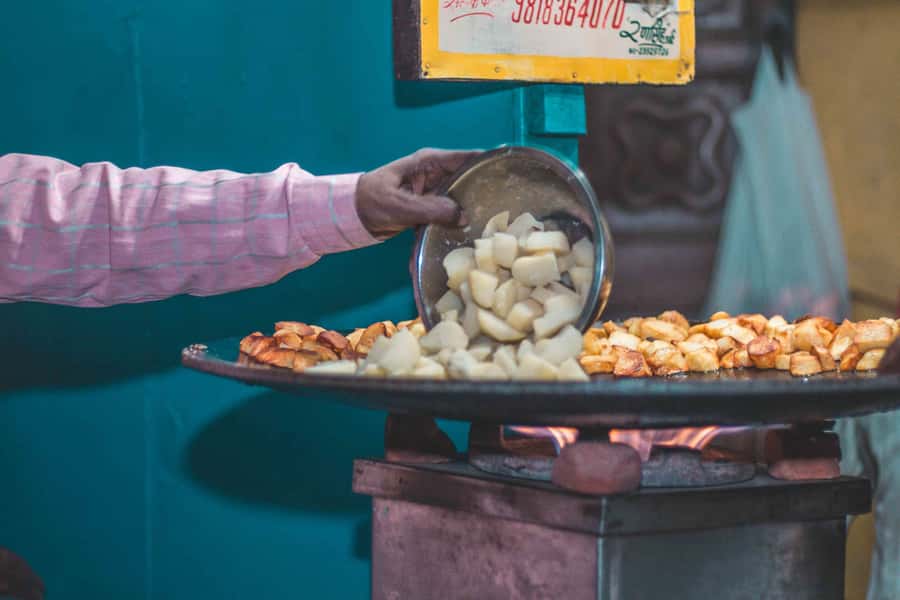 Old Delhi: 3-hour Street Food Tour - Parathewali Galli and stuffed parathas