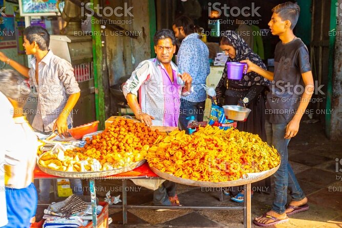 Old Delhi Cultural, Temples, Heritage Walking Street Food Tour - Naughara’s nine houses and the Jain temple