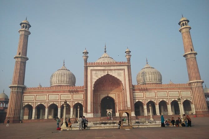 Old Delhi Street Food and Spice Market Tour - Vijay’s guiding style and flexibility