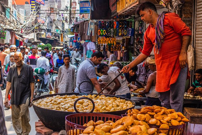 Old Delhi Street Food Tour – Explore Spices in Chandni Chowk - Why the small group and tuk-tuk matter