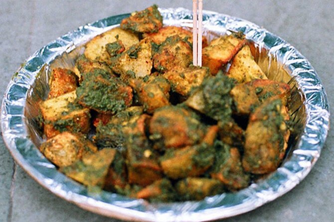 Old Delhi Temples, Cultural, Heritage Walking Street Food Tour - Chawri Bazaar starts the tasting
