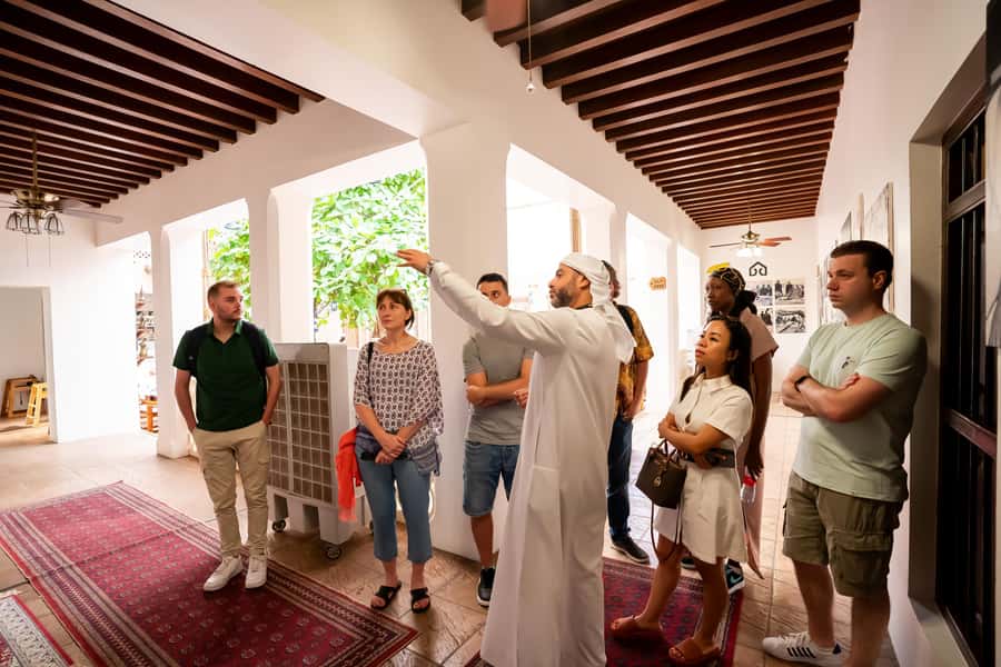Old Dubai Guided Tour With Photographer: Souks & Street Food - Key points at a glance