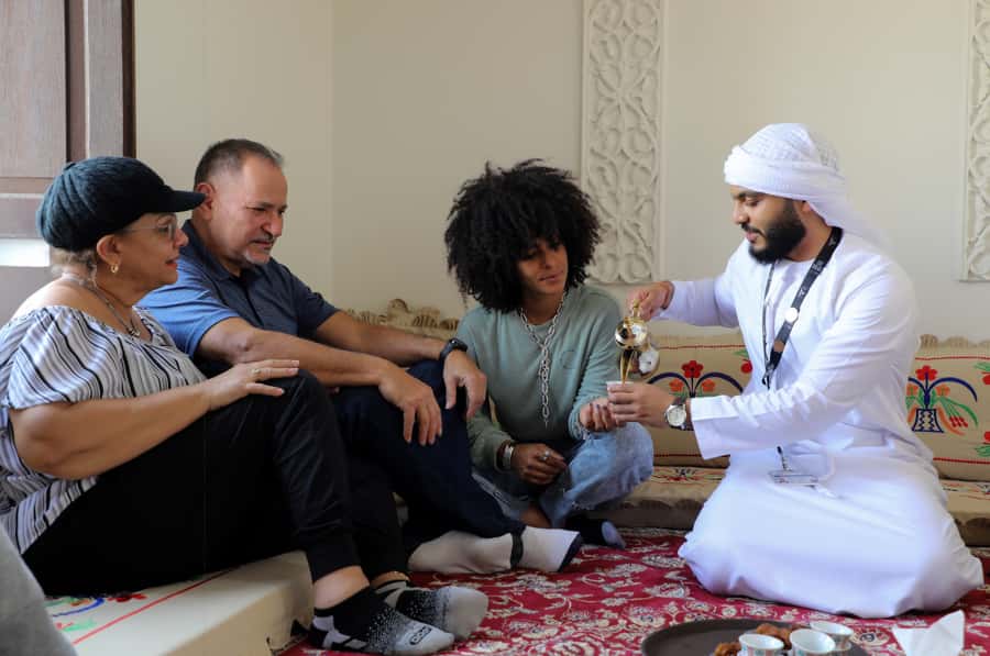 Old Dubai Guided Tour With Photographer: Souks & Street Food - Smells and bargaining at the Spice Souk