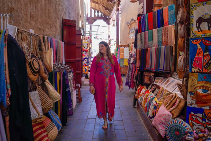 Old Dubai Historic Guided Tour: Creek, Street Food & Souks - Al Fahidi Fort and Bur Dubai Souk