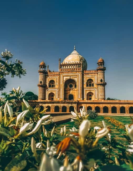 Old & New Delhi Full or Halfday Guided Tour with Street Food - Choosing between Qutub Minar, Lotus Temple, and Raj Ghat