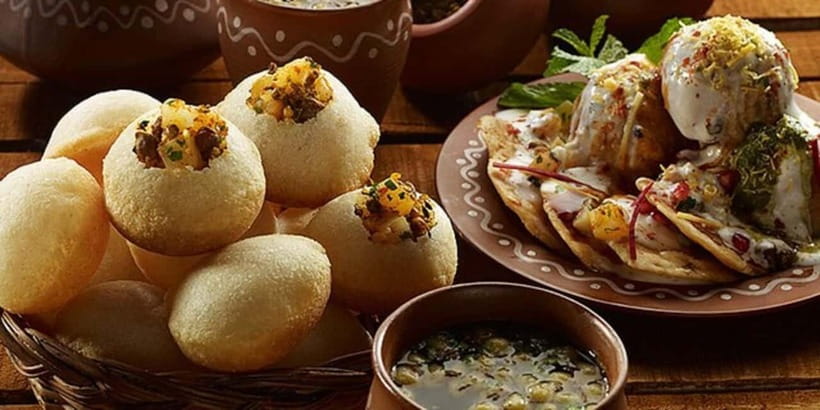 Old & New Delhi Full or Halfday Guided Tour with Street Food - Seeing the Red Fort from outside
