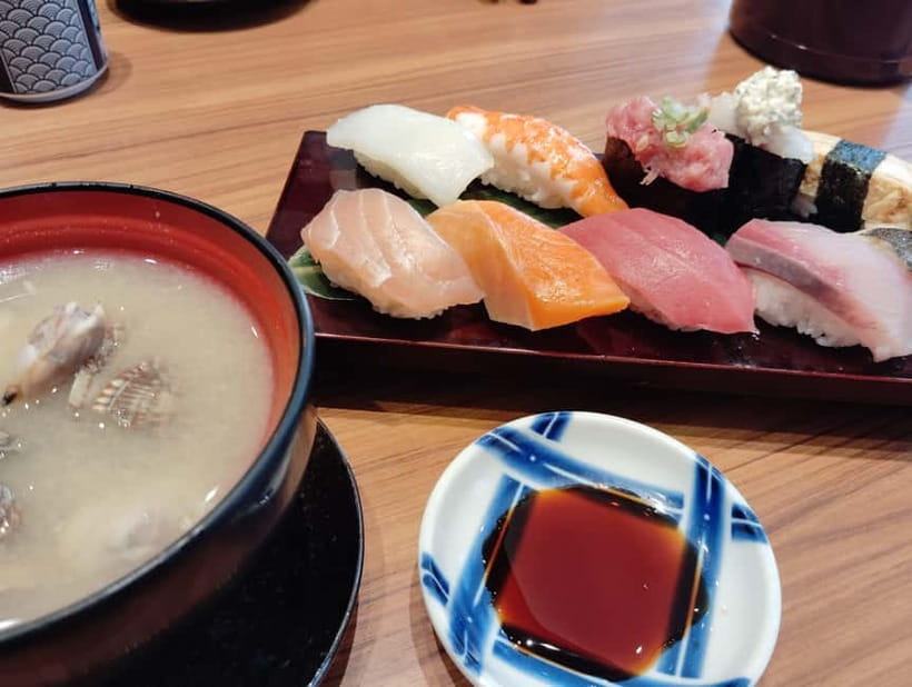 Osaka: Kuromon Market 1.5-Hour Seafood & Street Food Tour - Walking through Osaka’s Kitchen