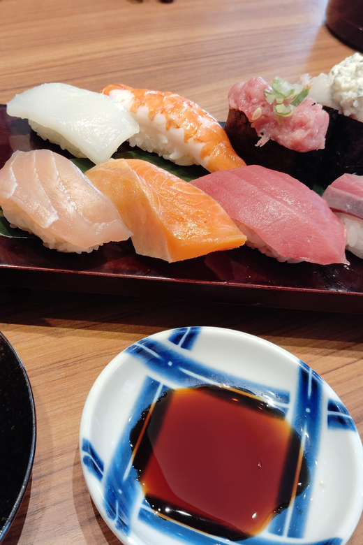 Osaka: Kuromon Market 1.5-Hour Seafood & Street Food Tour - Food restrictions and comfort
