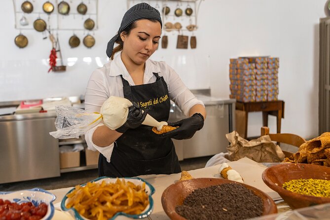 Palermo Street Food & Market Tour by Eating Europe - Fontana Pretoria and Palermo’s layered past
