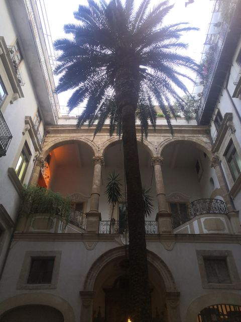 Palermo: Street Food Walking Tour at Sunset - Fontana della Pretoria and the city between bites