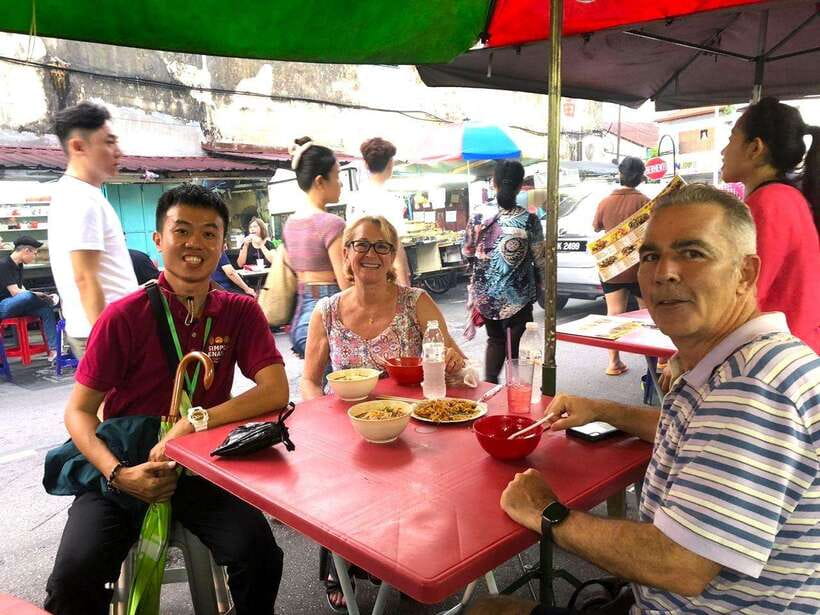Penang Island: Street Food Walking Tour - Watching popiah made by hand